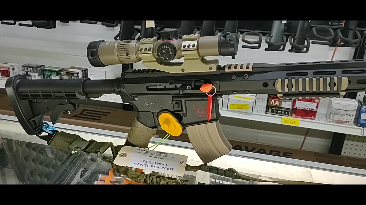 WALKING THE SHOW ROOM FLOOR at TNT GUN & PAWN. OCTOBER 2024