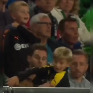 ΤΡΕΛΗ ΠΑΙΧΤΟΥΡΑ.