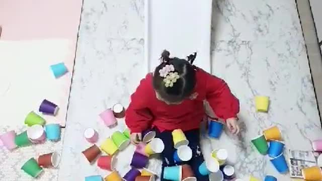 [RO-1]Sliding after stacking paper cups