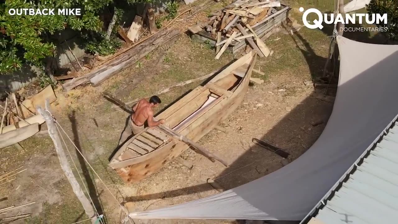 How this Survival Expert Turned a Massive Log into an Amazing CANOE