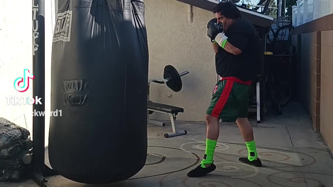 500 Pound Punching Bag Workout Part 64! Testing My New Bruce Lee Gloves