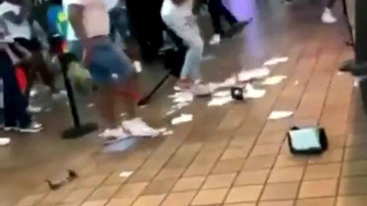 Teenagers Destroy Putt-Putt Golf After Being Asked To Leave