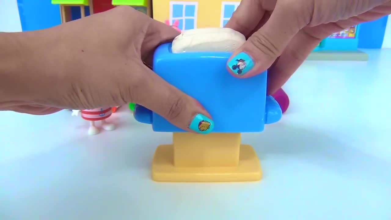 How to Make Play-doh Creations with Peppa Pig & Family using Cookie Cutters-8