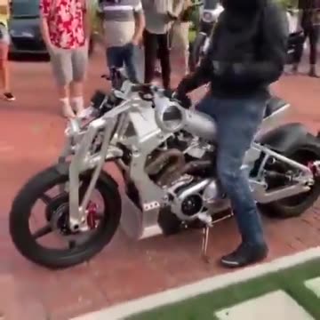 Water powered motor bike generates hydrogen via electrolysis