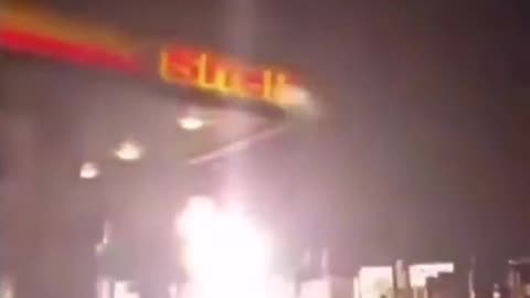 Hawaii, atacado desde arriba por rayo tipo laser. No es incendio, no es cambio climatico.