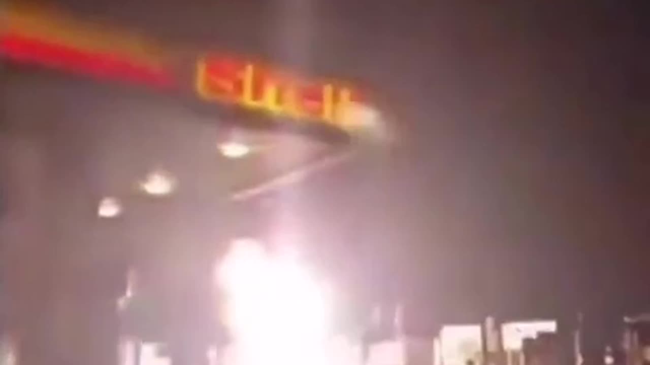 Hawaii, atacado desde arriba por rayo tipo laser. No es incendio, no es cambio climatico.