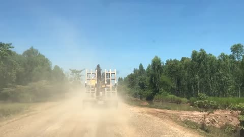 Incredible Skill Trailer Operator Bring Wheeled Excavator Clump To Mountain