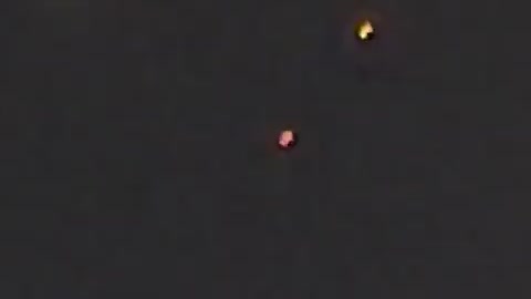 Una flotta di UAPS o UFO vista su Londra