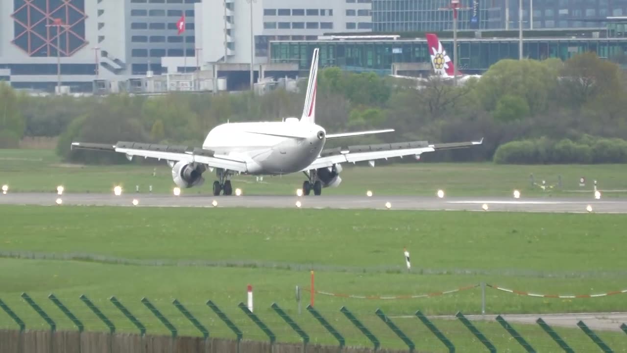 Plane spotting at Zurich airport 25 aircrafts in 17 minutes