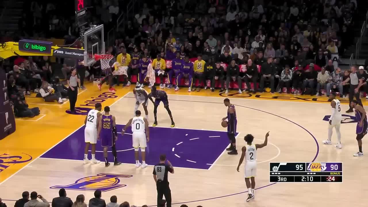 Russell Westbrook gets MVP chants from Lakers crowd while shooting FT's vs Jazz