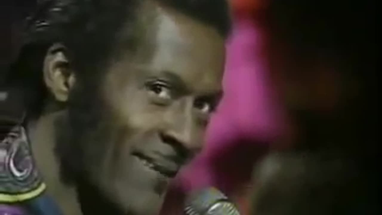 Chuck Berry - Sweet Little Sixteen - Live