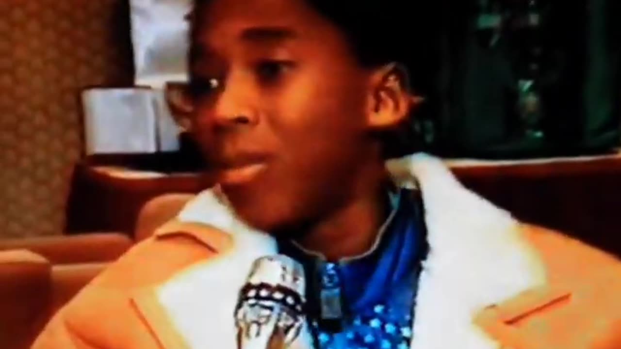 Kobe Bryant as a kid speaks fluent Italian in an interview 🇮🇹🎤😍