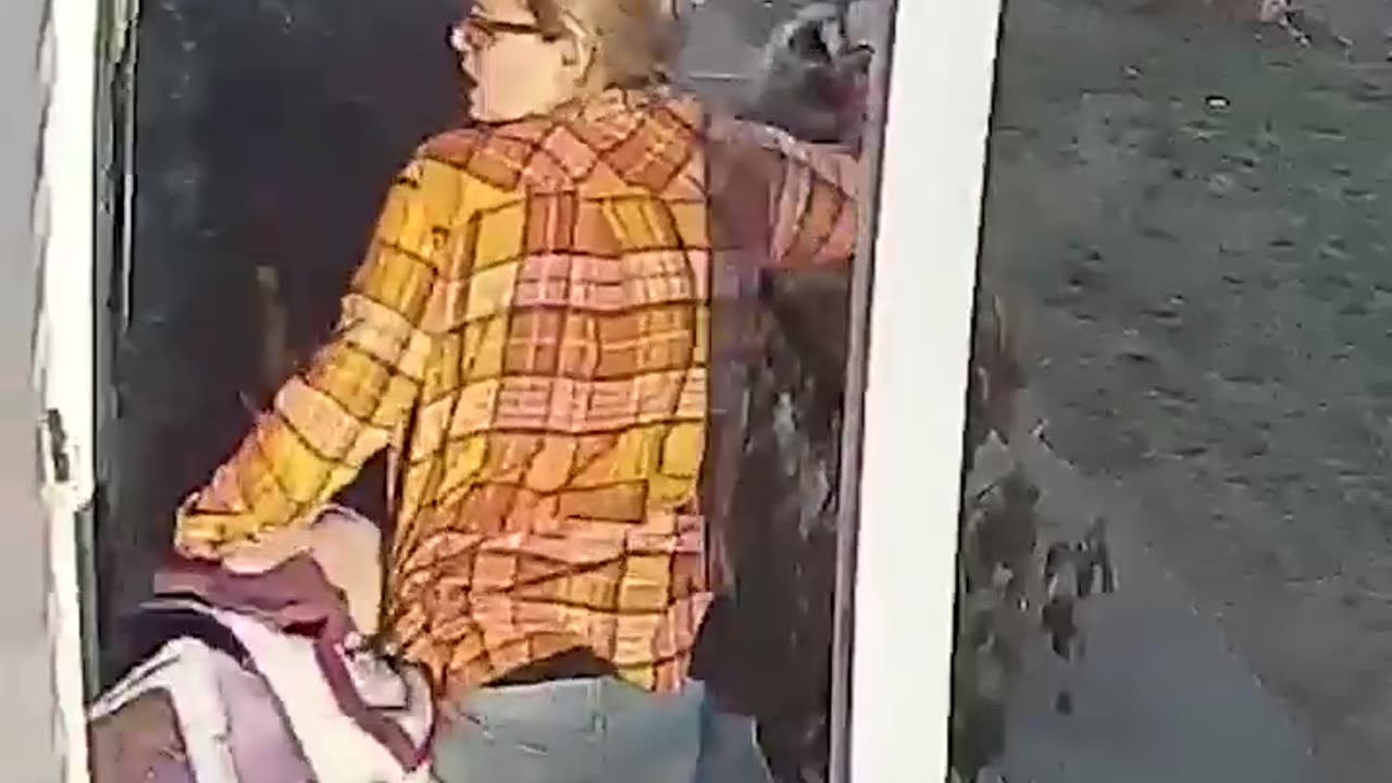 Mom saves daughter heroic moment