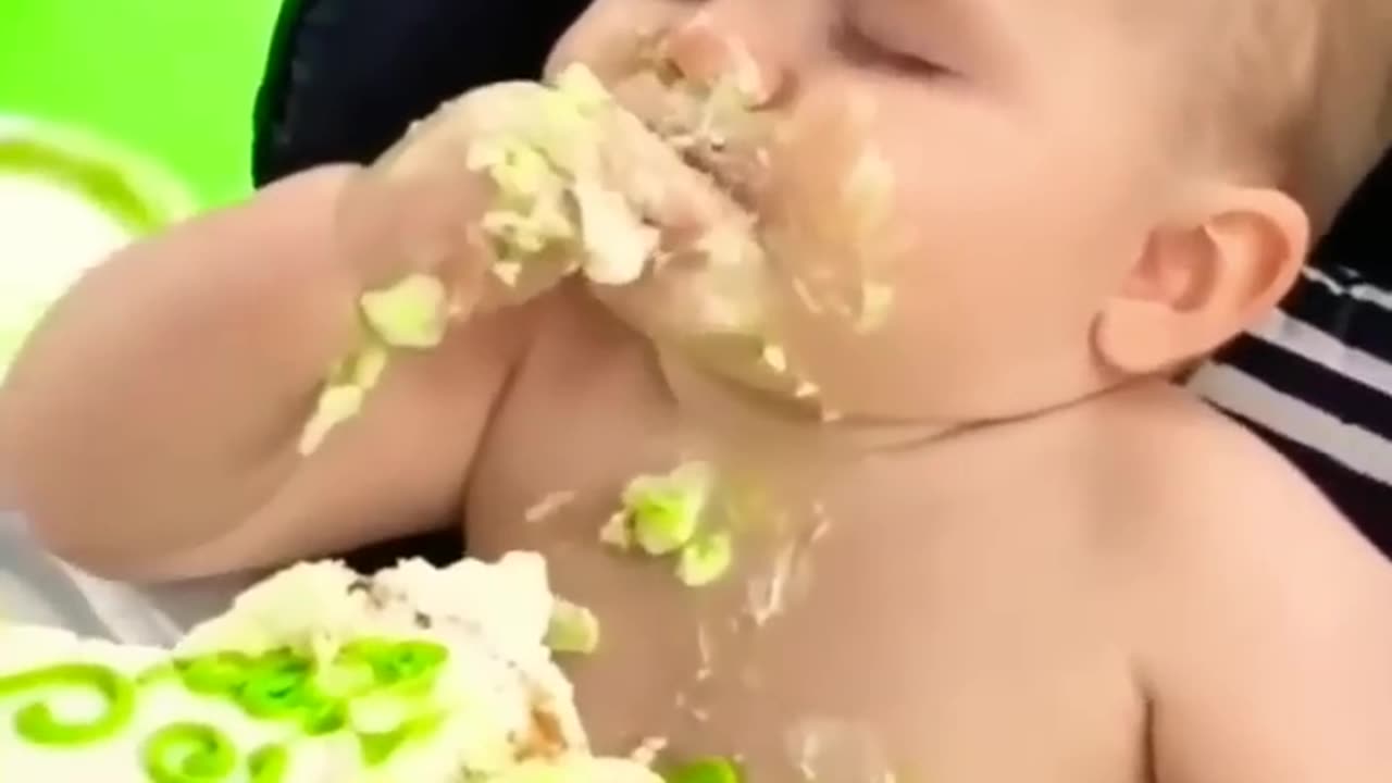 Cute Baby Eating His Birthday Cake #shortvideo