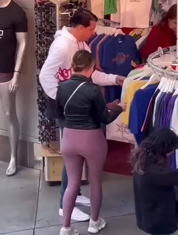 PLEASE LEARN THIS ➡️ SIGN LANGUAGE SO YOU CAN HELP SOMEONE IN NEED IF YOU SEE THEM USING IT