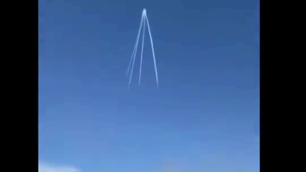 Israeli warplanes drop white phosphorus on the city of Khan Yunis