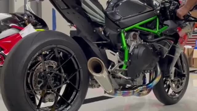 Kawasaki Ninja H2 exhaust note | Best Inline 4 sound.