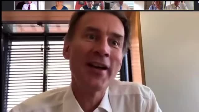 Jeremy Hunt, fíggjarmálaráðharri í Bretlandi, lovprísar kinesiska mátanum at handfara kovid