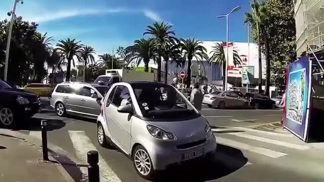 Questa strada sta per diventare il teatro di uno spettacolo inquietante!