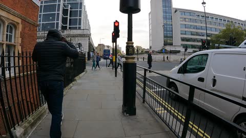 Walking to the the Victoria station. Speedlapse 2022