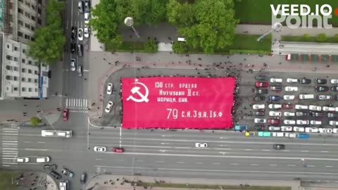 The world's largest copy of the Banner of Victory was deployed on the central square of Chisinau