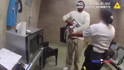 Bodycam Captures Chicago Prisoner Punching Female Officer