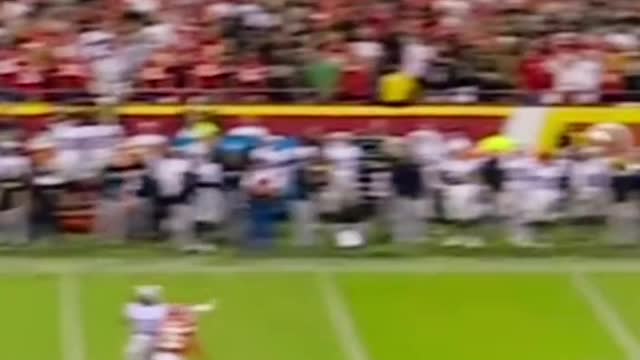 Davante Adams pushes down camerman after a close Raiders loss😟