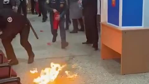В ХМАО женщина совершила попытку поджога избирательной урны