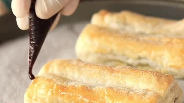 KitKat Puff Pastry _ Chocolate Pastry _ Christmas Special Dessert Recipe #shorts