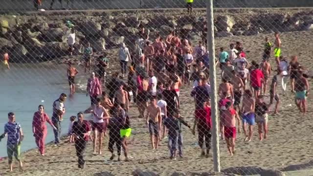 Migrants reach Spain's Ceuta enclave in record numbers – BBC News