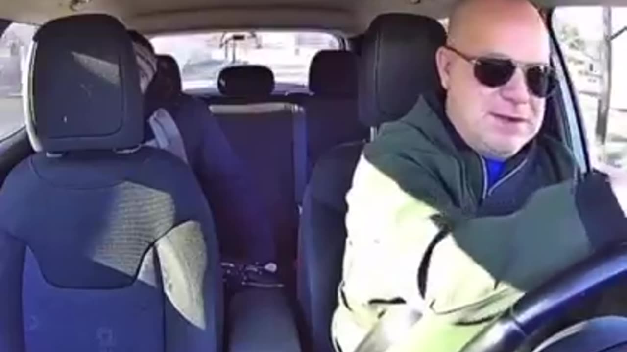 🚗👋 Uber Driver Picks up Friend He Hasn't Seen in 20 Years! 😲❤️