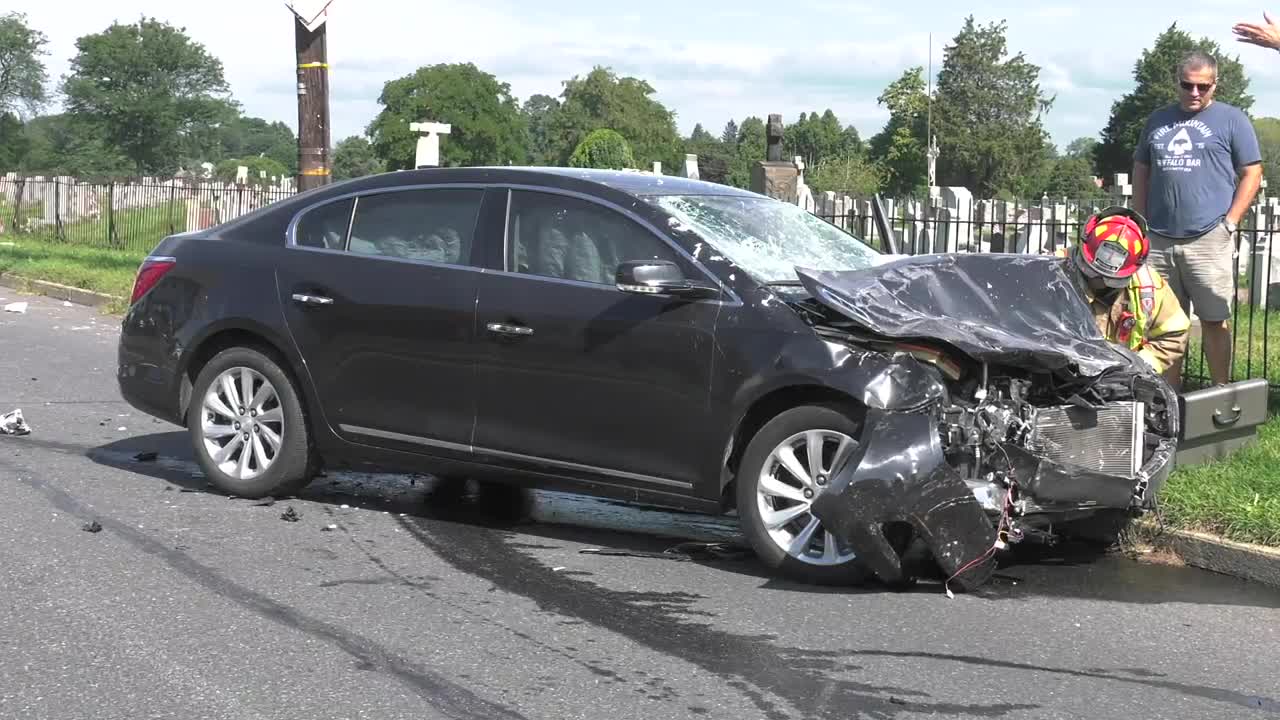 4 car crash litters roadway with concrete blocks