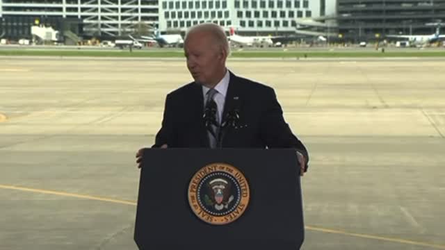 Staffer Helps Biden Remember Names of People in Speech