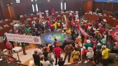 Protesters against mandates burst into Parliament in Guadeloupe & MP's run away