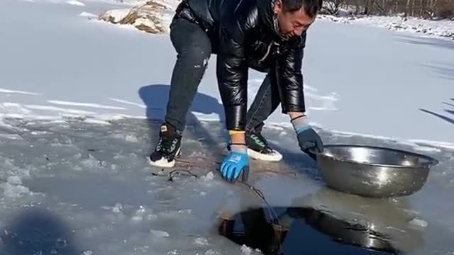 request He requested her to go fishing with him.