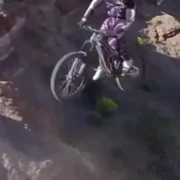 BMX RADICAL NO DESERTO - DESAFIO REDBULL