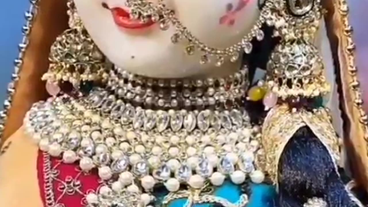 Radha ji ke charan main Krishna ji ke pran hain