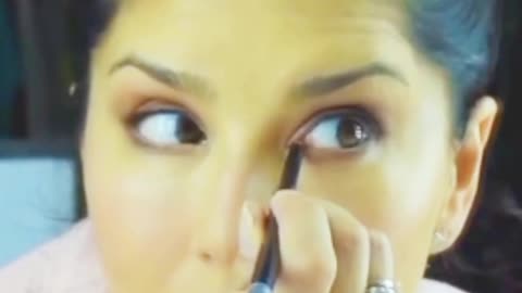 Sunny Leone makeup video