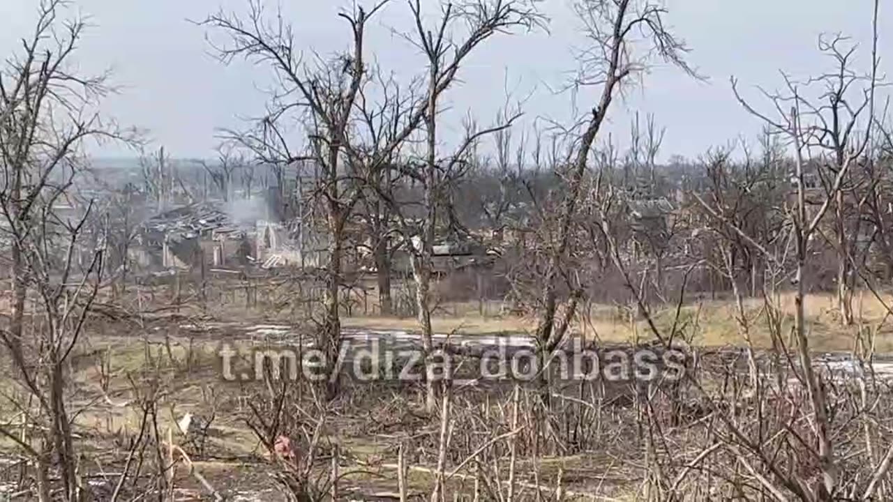 The T-90M works at direct fire on AFU positions in Marinka.