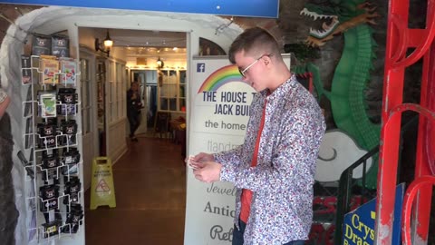 Celebrity Magician Malcolm Norton and Jamie from the Ocean City. Mal Norton Magic 19th June 2019