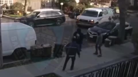 Mailman gets robbed in NYC