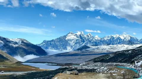 These snow mountains are really beautiful!