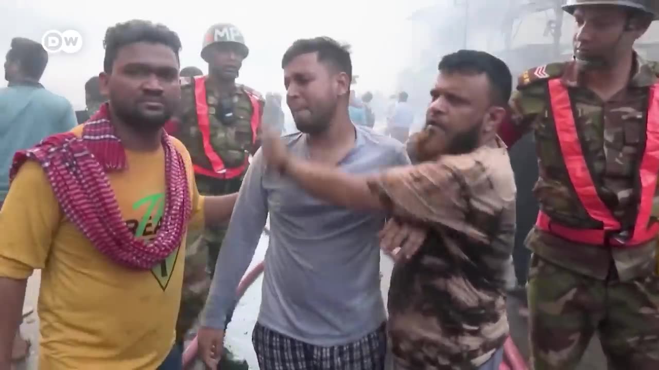 Firefighters tackle blaze in dhaka clothing market |