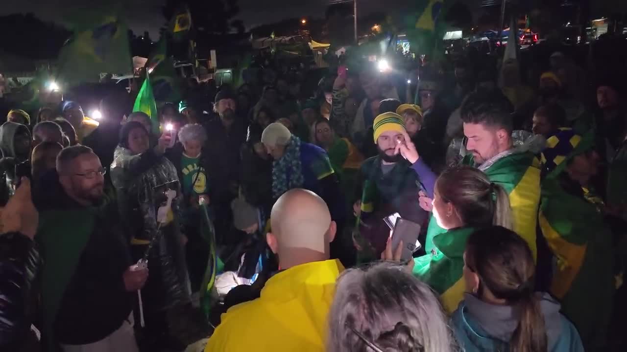 Ex-campeão campeão de MMA Wanderlei Silva se junta a Manifestação em frente ao Exército