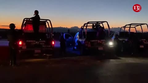 Mexico highway shootout leaves 10 armed men dead, 4 police injured