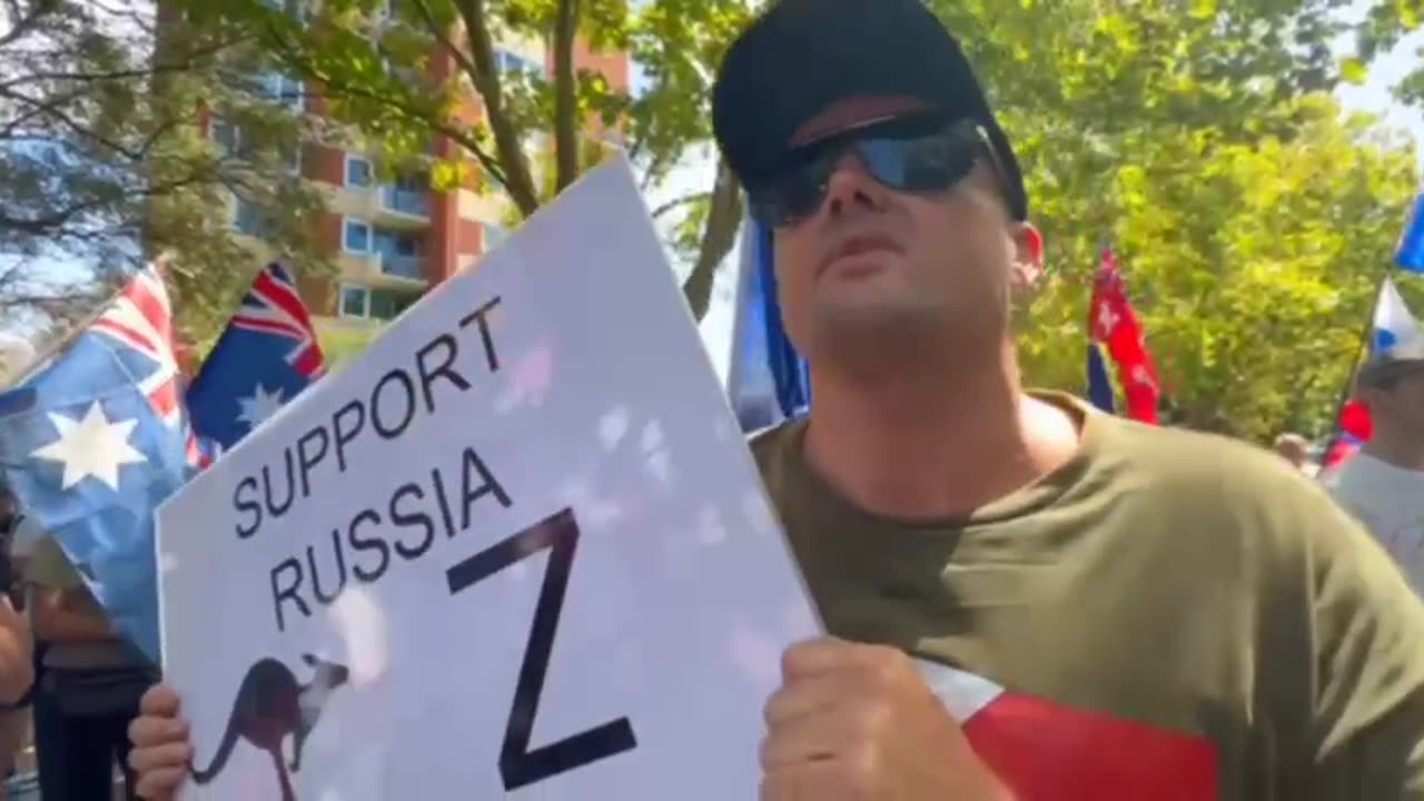 Aussie speaking his mind during the pro-Russian rally in Sydney