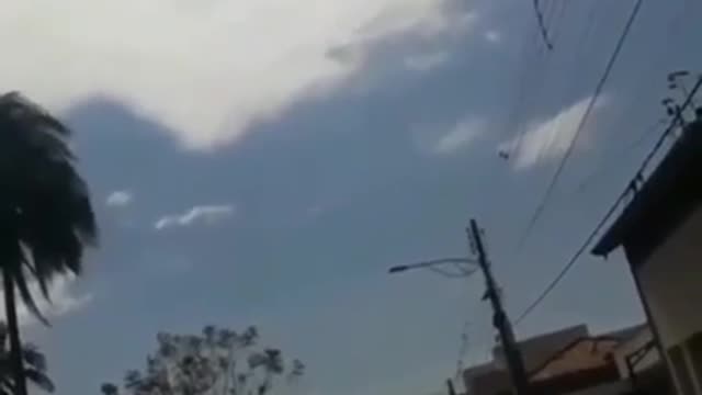 TWO UFOs CHARIOTS OF GOD ANGELS APPEARED & DISAPPEARED IN THE SKY🕎Psalms 103:20 “ye his angels”