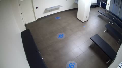 8030FCOB01128BadgingWaitingArea_2021-01-06_17h00min01s077ms.mp4