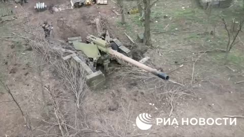 A battery of 152-mm guns "Hyacinth-