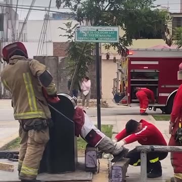 PEOPLE GOT STUCK FAILS #shorts #61 #stuck #stuckfail #funny #failcompilation #fail #funnyvideos